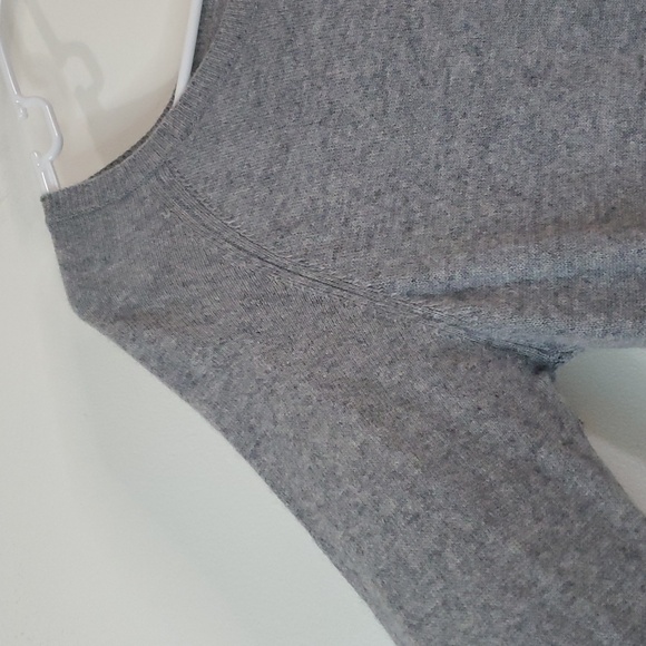 Garnet Hill Cashmere Shirttail Sweater Size Medium Grey Lace Bottom - Picture 3 of 14